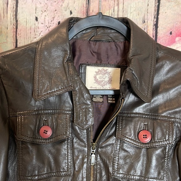 Vintage Brown Leather Jacket Labeled M (XS Fit). - Picture 3 of 8